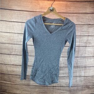 No Boundaries Gray V-Neck Long Sleeve Top